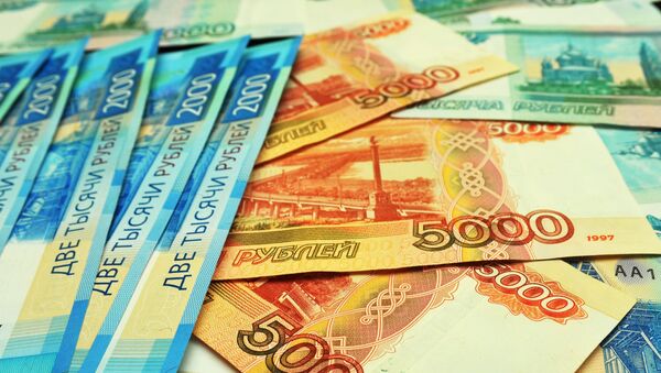 Банкноты номиналом 1000, 2000 и 5000 рублей. - Sputnik Абхазия