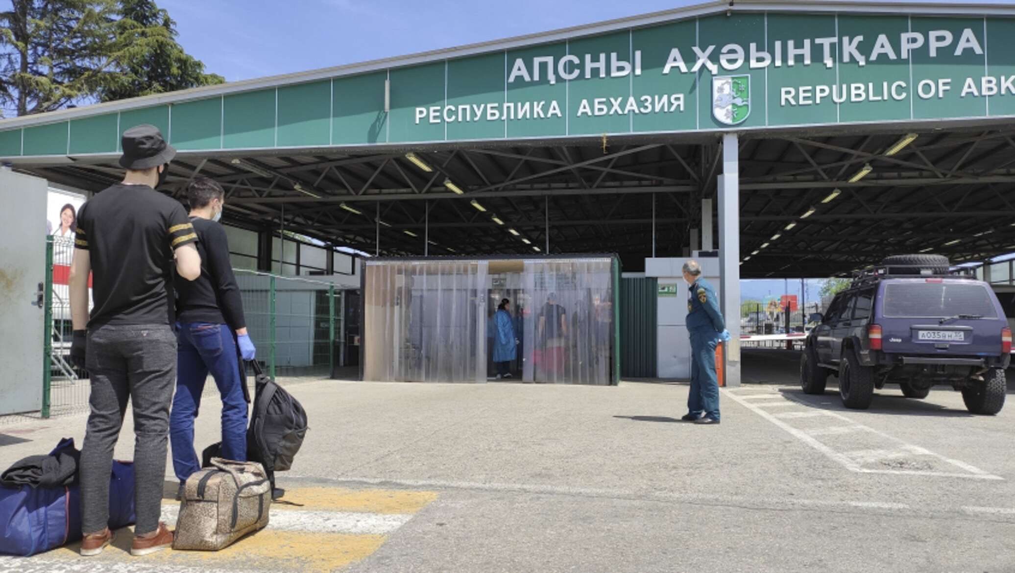 Абхазия граница дети документы. Российско-Абхазская граница. Очередь на границе с Абхазией. Абхазия границы. Пограничный контроль Абхазия.
