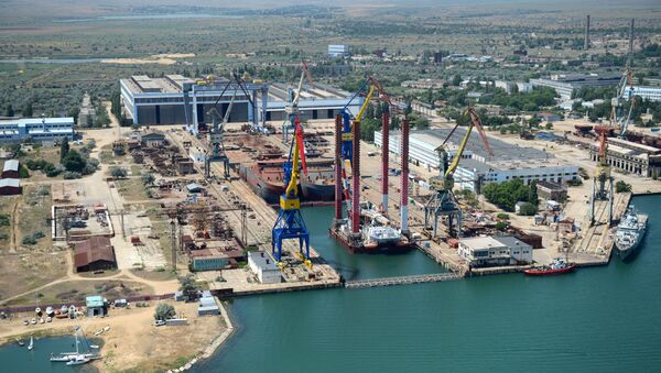 Вид на судостроительный завод Залив в Керчи из вертолета. - Sputnik Абхазия