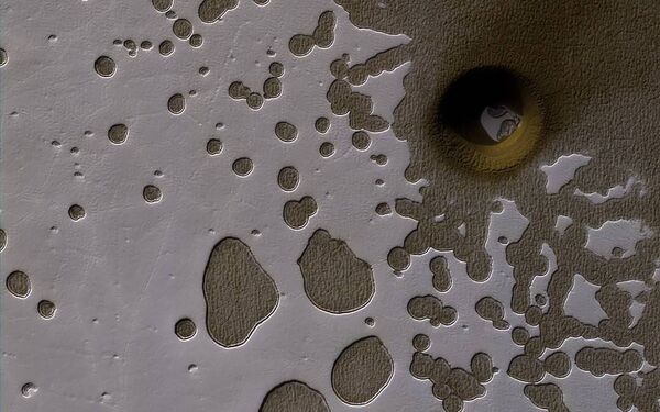 Кратер или яма на поверхности Марса  - Sputnik Абхазия