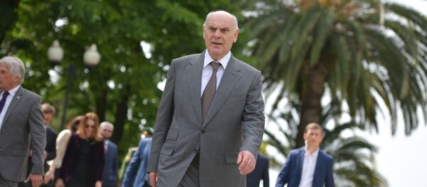 Президент Аслан Бжания почтил память жертв Кавказской войны - Sputnik Абхазия