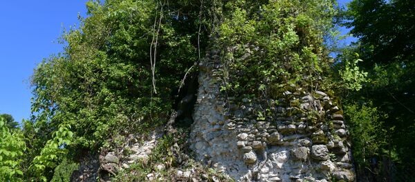 Раскопки Великой Абхазской стены в селе Мерхеул Раскопки Великой Абхазской стены в селе Мерхеул - Sputnik Абхазия