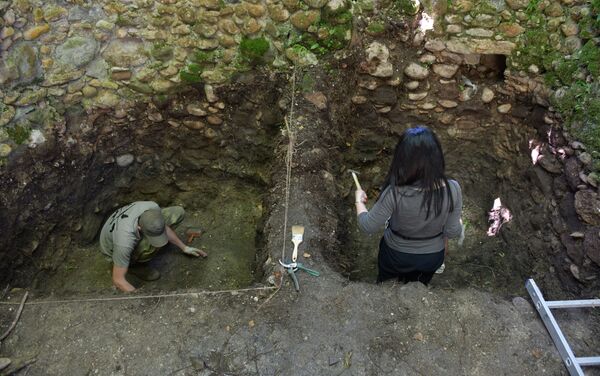 Ученым в раскопках активно помогают волонтеры  - Sputnik Абхазия