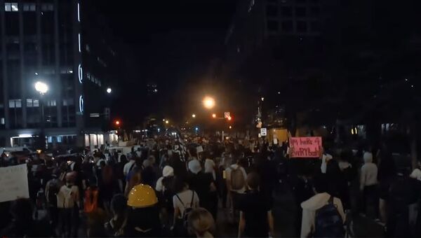 Хроника американского сопротивления: более 350 городов США охвачены протестами - Sputnik Абхазия