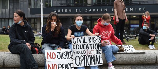 Акция в Лондоне в поддержку протестующих США Акция в Лондоне в поддержку протестующих США - Sputnik Абхазия