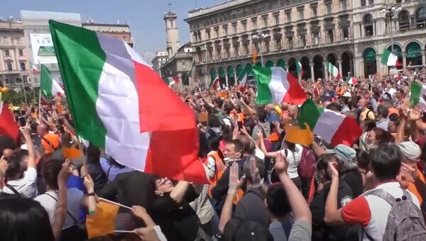 Оранжевые жилеты: Италию захлестнула волна протестов против правительства - Sputnik Абхазия