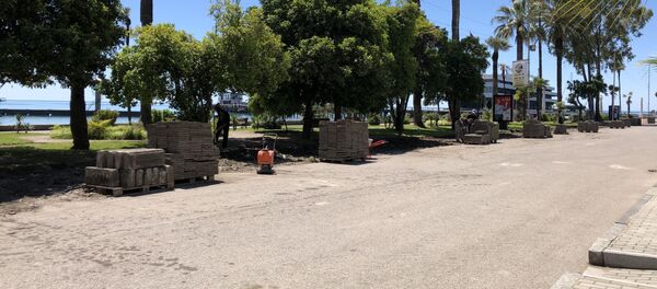 Замена плитки на набережной Сухума Замена плитки на набережной Сухума - Sputnik Абхазия