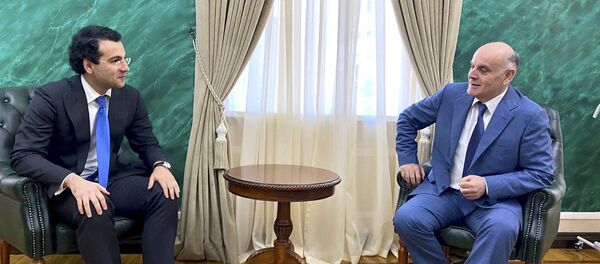 Президент Абхазии провел встречу с Иналом Ардзинба Президент Абхазии провел встречу с Иналом Ардзинба - Sputnik Абхазия