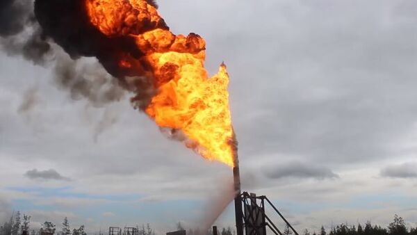 Работа артиллеристов ЦВО во время ликвидации пожара на нефтяной скважине в Иркутской области - Sputnik Абхазия