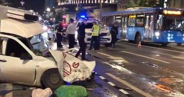 Пьяный Михаил Ефремов устроил ДТП в центре Москвы Пьяный Михаил Ефремов устроил ДТП в центре Москвы - Sputnik Абхазия