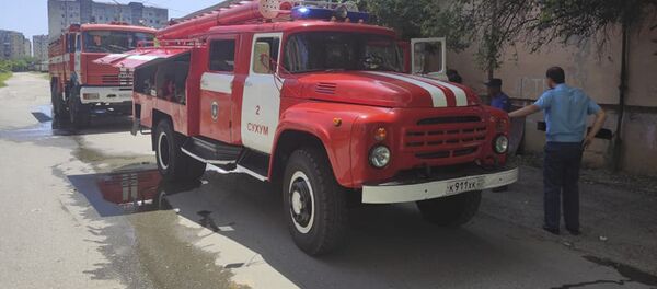 Пожар в Новом районе Сухума Пожар в Новом районе Сухума - Sputnik Аҧсны