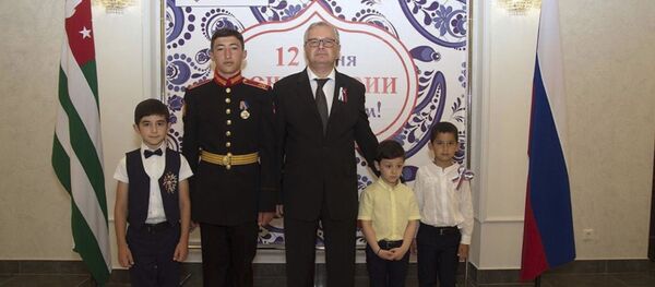 Подведены итоги конкурса стихов, посвященных Дню России  Подведены итоги конкурса стихов, посвященных Дню России - Sputnik Аҧсны