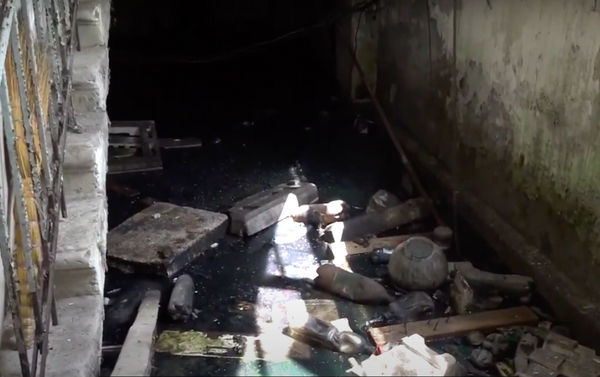 Канализационные стоки скапливаются в подвале госпиталя - Sputnik Абхазия