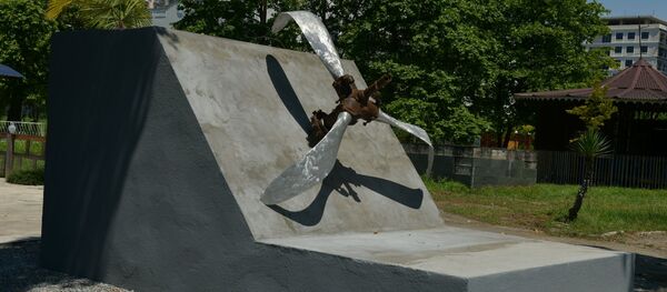 Памятник авиаторам Великой Отечественной войны Памятник авиаторам Великой Отечественной войны - Sputnik Абхазия