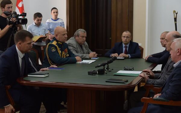 Аслан Бжания встретился с послом России в Абхазии Алексеем Двиняниным  - Sputnik Абхазия