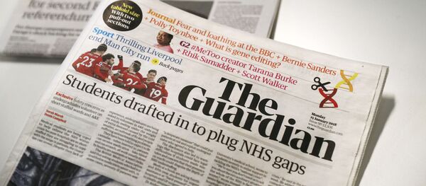 15 января 2018 года рядом со старой широкоформатной версией общенациональной газеты демонстрируется новый таблоид нового вида. - Британская газета «Гардиан» приняла новый формат таблоида и переработанный топ-лист с простыми черными буквами с понедельника как часть стремление сократить расходы. Левая газета ранее имела сине-белый топовый заголовок, а в 2005 году приняла формат берлинца, на полпути между табло и таблоидом 15 января 2018 года рядом со старой широкоформатной версией общенациональной газеты демонстрируется новый таблоид нового вида. - Британская газета «Гардиан» приняла новый формат таблоида и переработанный топ-лист с простыми черными буквами с понедельника как часть стремление сократить расходы. Левая газета ранее имела сине-белый топовый заголовок, а в 2005 году приняла формат берлинца, на полпути между табло и таблоидом - Sputnik Абхазия