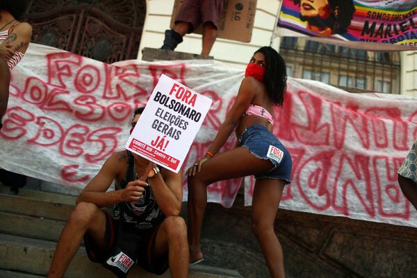 Участники протеста против президента Бразилии в Рио-де-Жанейро, Бразилия  - Sputnik Абхазия