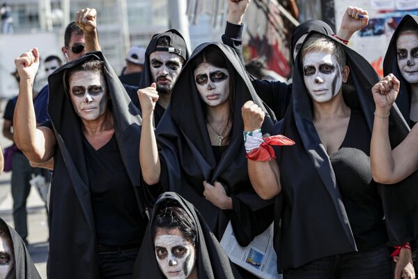 Участницы протеста в Бейруте, Ливан - Sputnik Абхазия