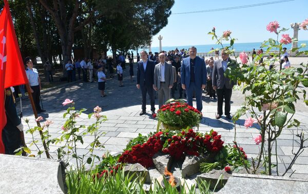 Возложение цветов к Могиле Неизвестного Солдата  - Sputnik Абхазия