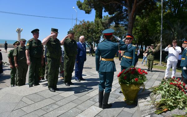 Возложение цветов к Могиле Неизвестного Солдата  - Sputnik Абхазия