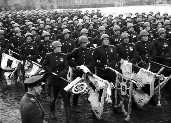 Кадр из фильма Великая победа советского народа, 24 июня 1945 года - Sputnik Абхазия