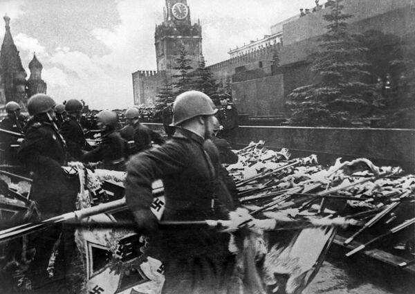 Парад Победы на Красной площади в Москве 24 июня 1945 года в ознаменование разгрома фашистской Германии во Второй мировой войне - Sputnik Абхазия