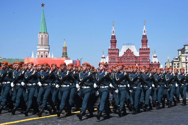 Военнослужащие парадных расчетов во время военного парада Победы на Красной площади - Sputnik Абхазия
