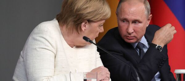 Президент РФ Владимир Путин и федеральный канцлер ФРГ Ангела Меркель Президент РФ Владимир Путин и федеральный канцлер ФРГ Ангела Меркель - Sputnik Абхазия