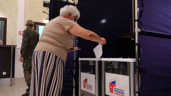Финальный день: в Абхазии голосуют по поправкам в Конституцию России - Sputnik Абхазия