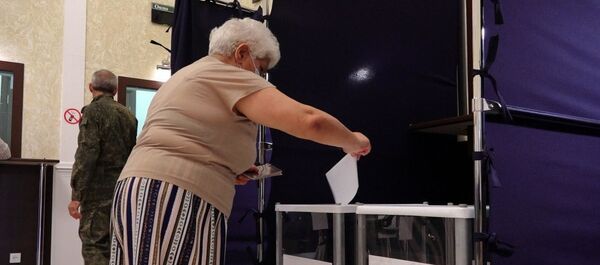 Финальный день: в Абхазии голосуют по поправкам в Конституцию России Финальный день: в Абхазии голосуют по поправкам в Конституцию России - Sputnik Абхазия