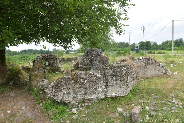 Развалины древнего храма в селе Лабра - Sputnik Абхазия
