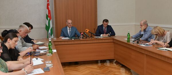 Аслан Бжания  Аслан Бжания  - Sputnik Абхазия