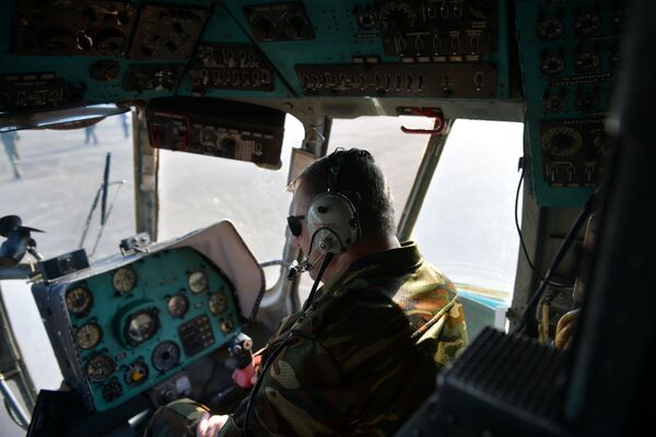 После всех процедур вертолет готов к взлету - Sputnik Абхазия