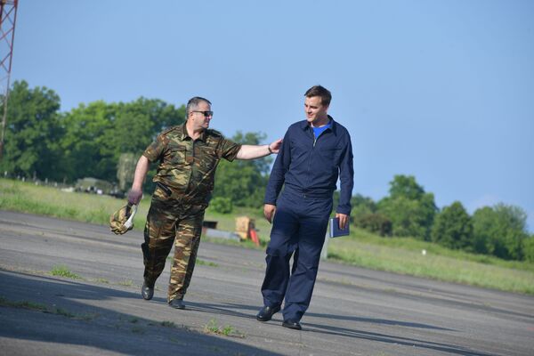  Совместно с опытными пилотами в учениях принимают участие и недавние выпускники вузов - Sputnik Абхазия