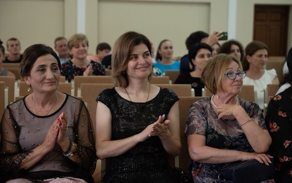 Церемония награждения медалями выпускников средних школ прошла в Министерстве просвещения и языковой политики - Sputnik Абхазия