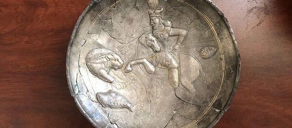 Сасанидское серебряное блюдо Сасанидское серебряное блюдо - Sputnik Абхазия