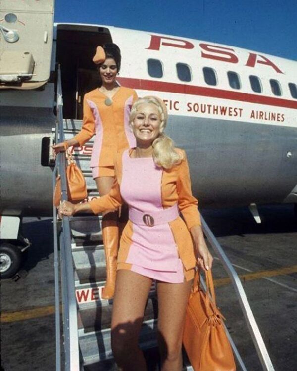 Стюардессы авиакомпании Pacific Southwest Airlines в 1960 годах. - Sputnik Абхазия